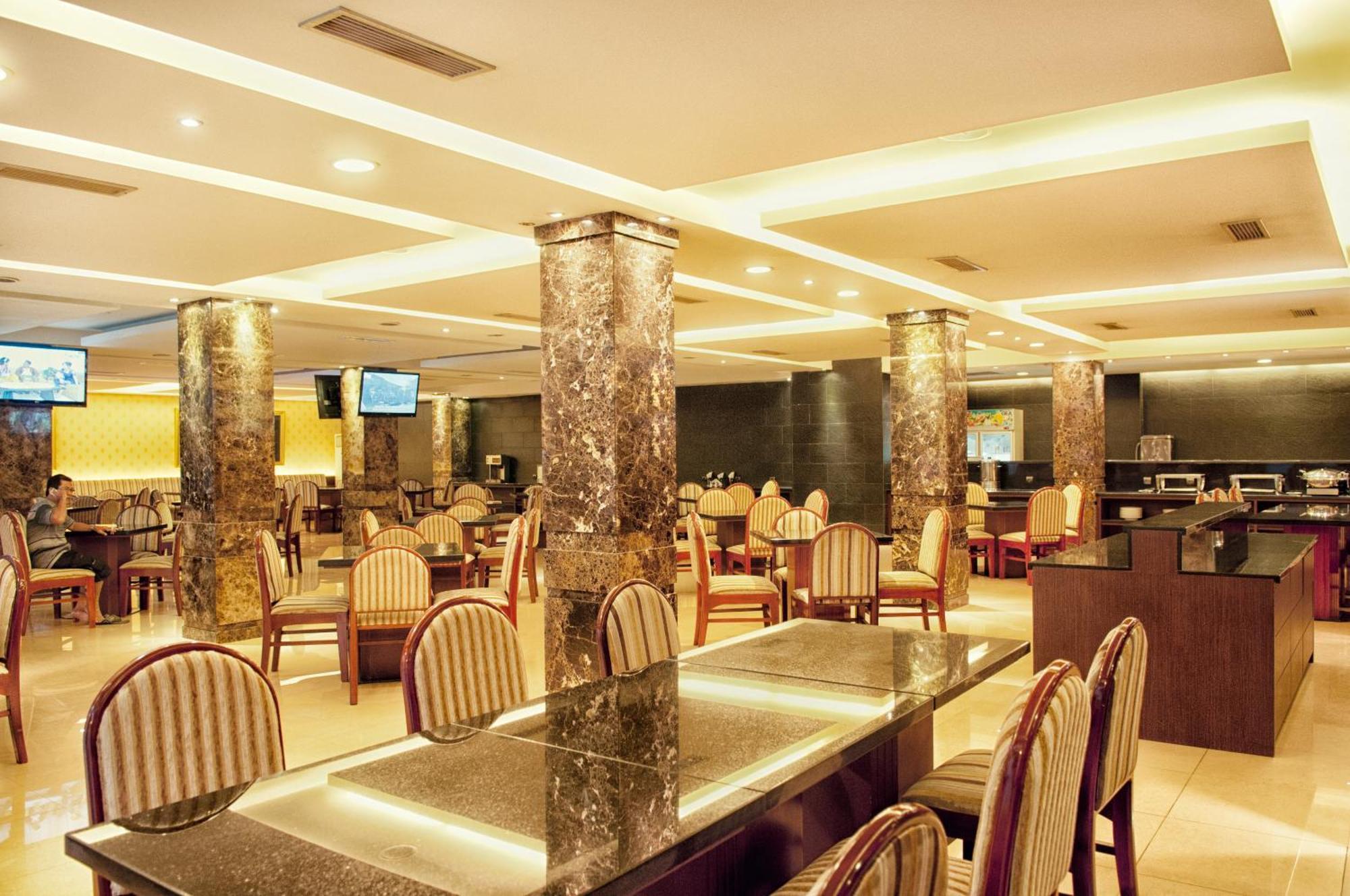 Grand Sakura Hotel Medan Eksteriør bilde